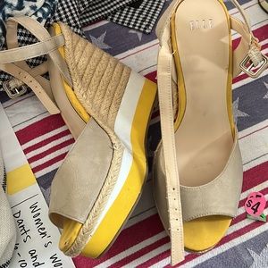 Yellow wedges size 6.5